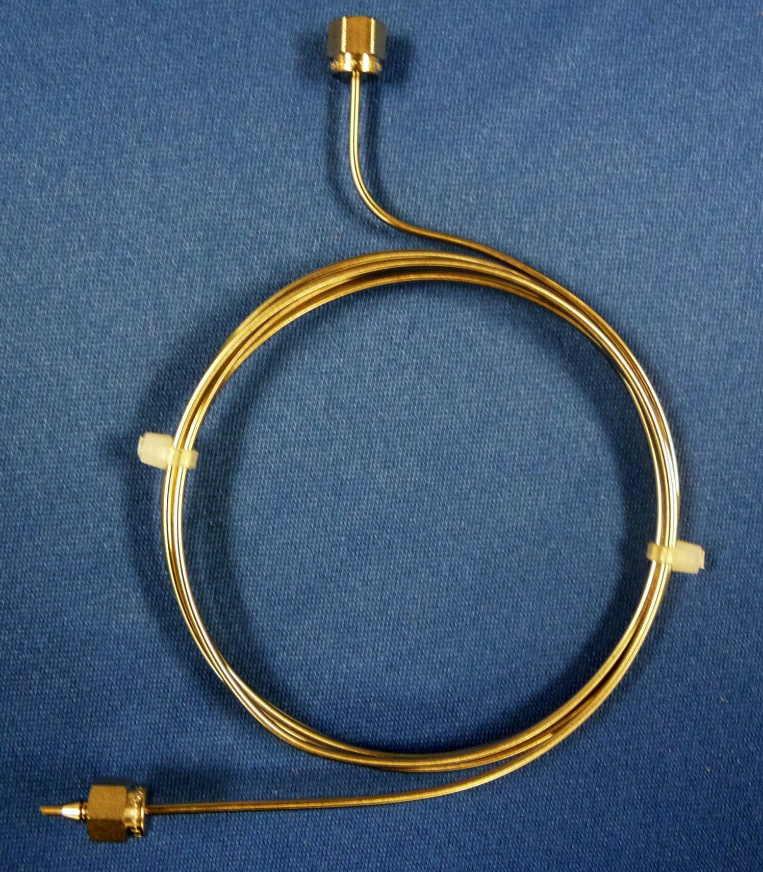 A gold wire with a needle