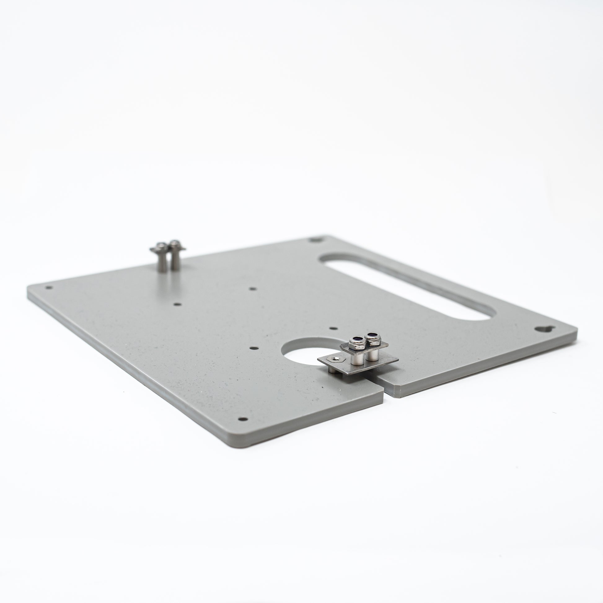 Plastic mounting plate