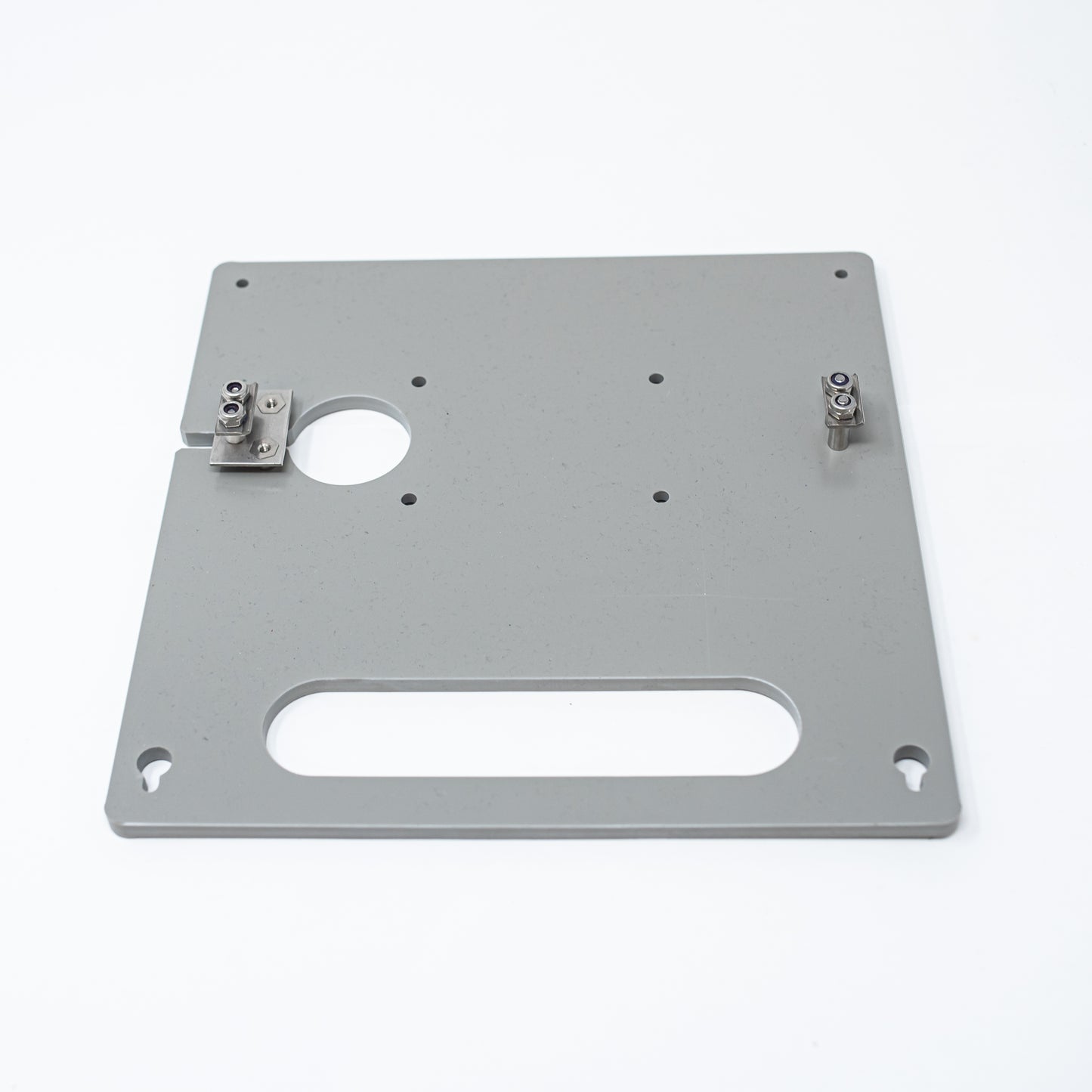 Plastic mounting plate