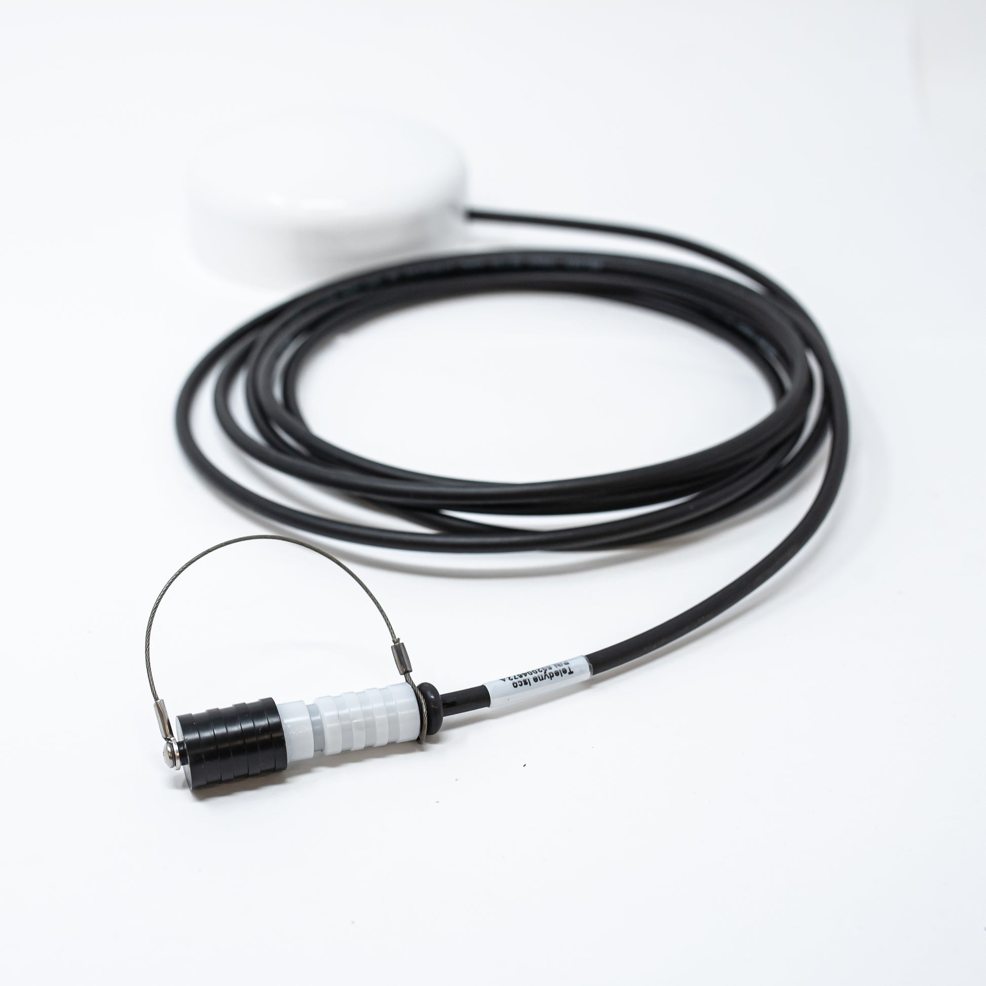 Round antenna with cable and connector