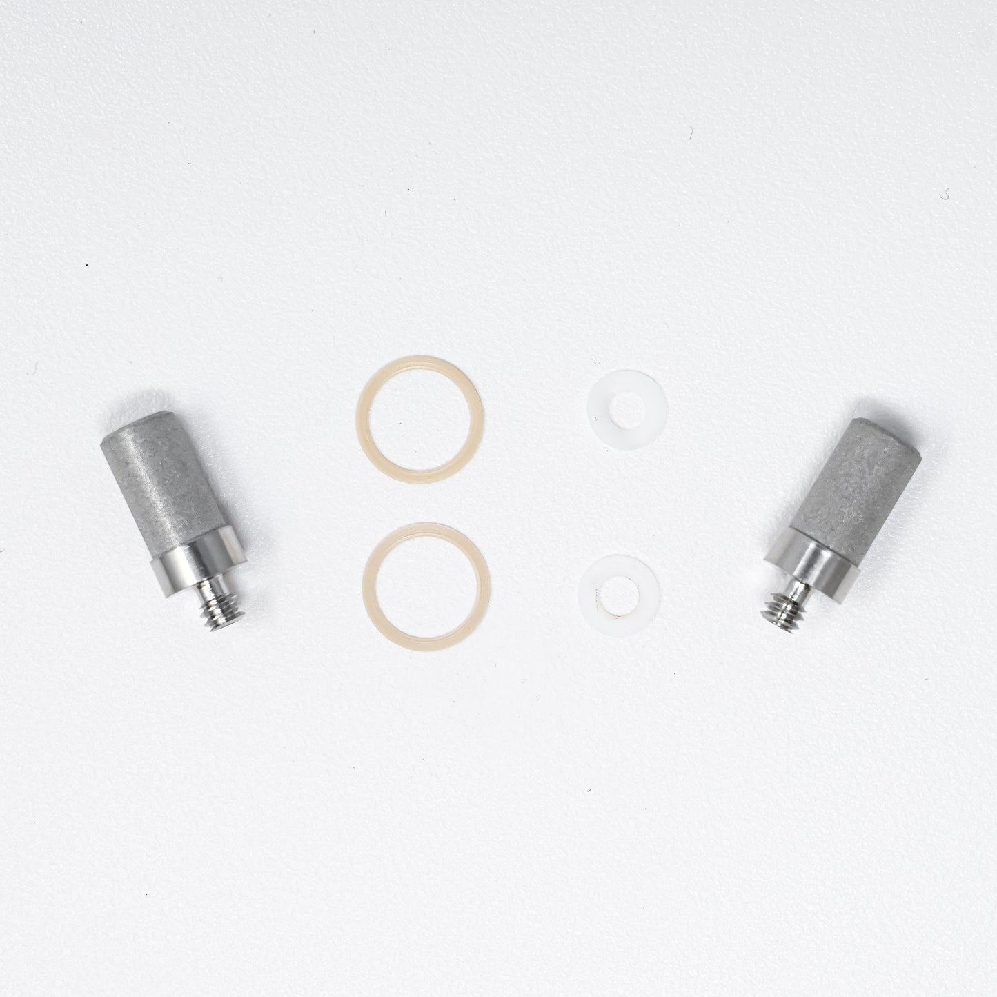 Cylindrical filter element with o-rings and gaskets.
