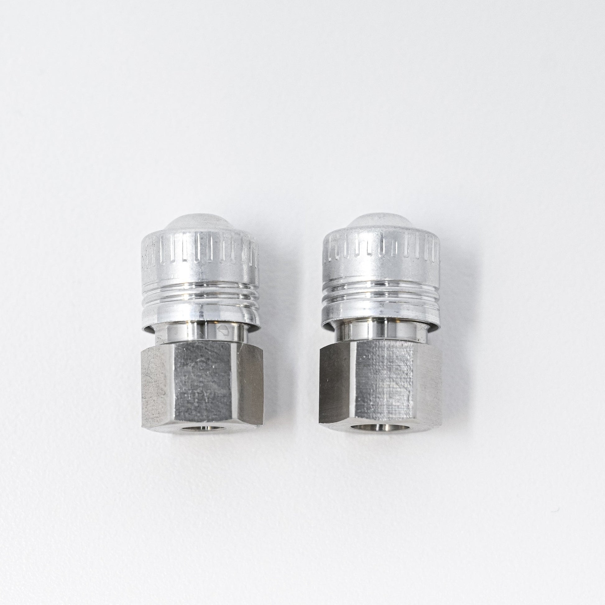 Set of two check valves.